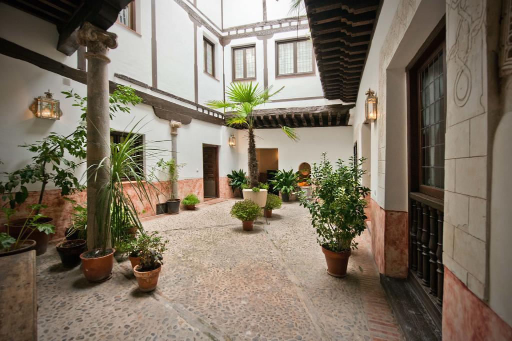 Palacio De Pantoja Y Angulo *